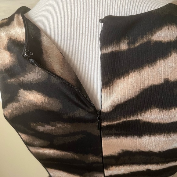 Massimo exotic print fit and flare dress with zipper detail - Picture 6 of 11